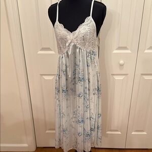 Elegant Lace Chemise in White and Blue